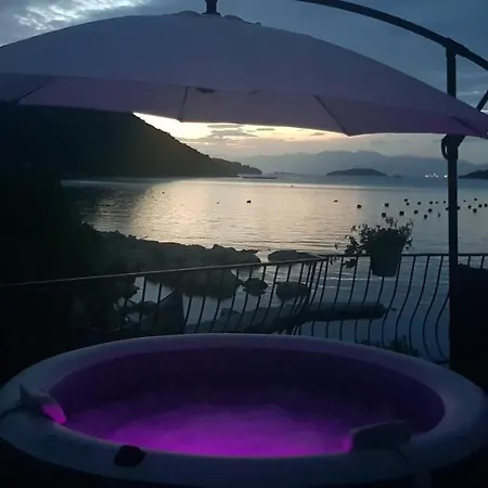 Private By The Sea Vila