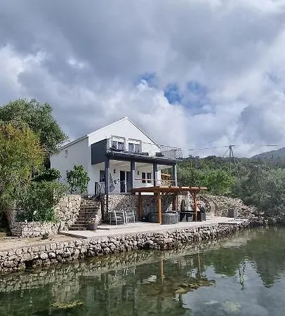Private By The Sea Villa *